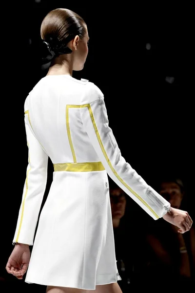 Look 10